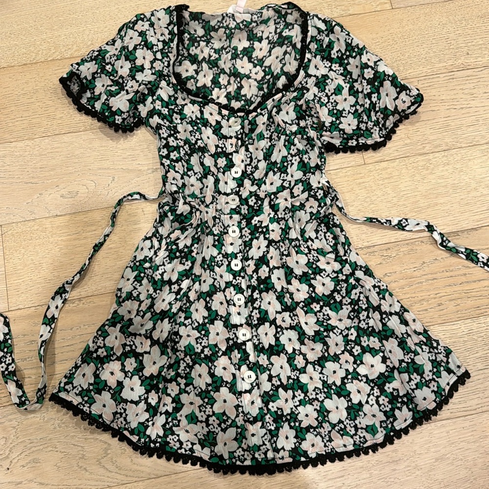 Green pink black floral sundress button front tie back scoop neck short sleeve 0